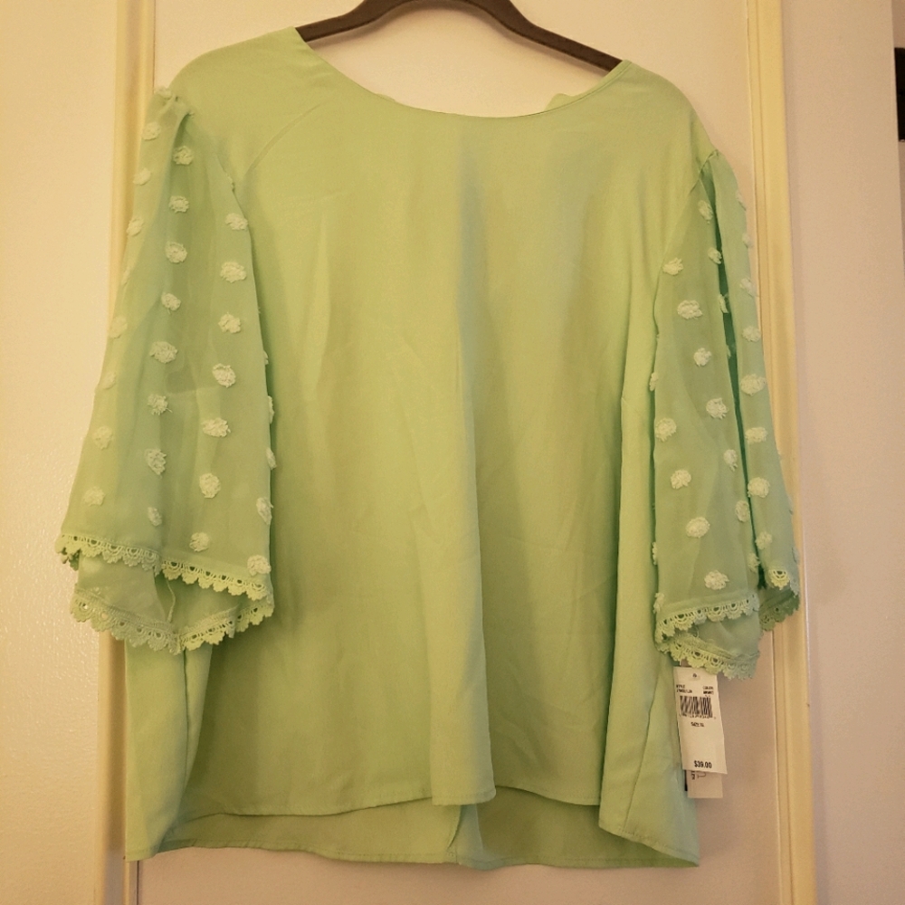 WOMEN'S TOP